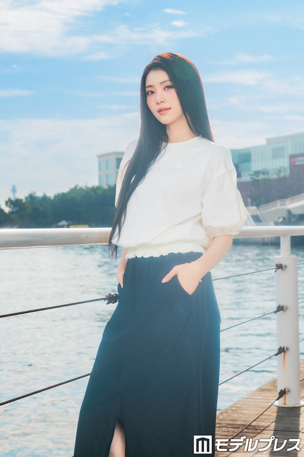 シャオティン／トップス ￥6,000 スカート ￥9,000（一般販売商品）（C）モデルプレス