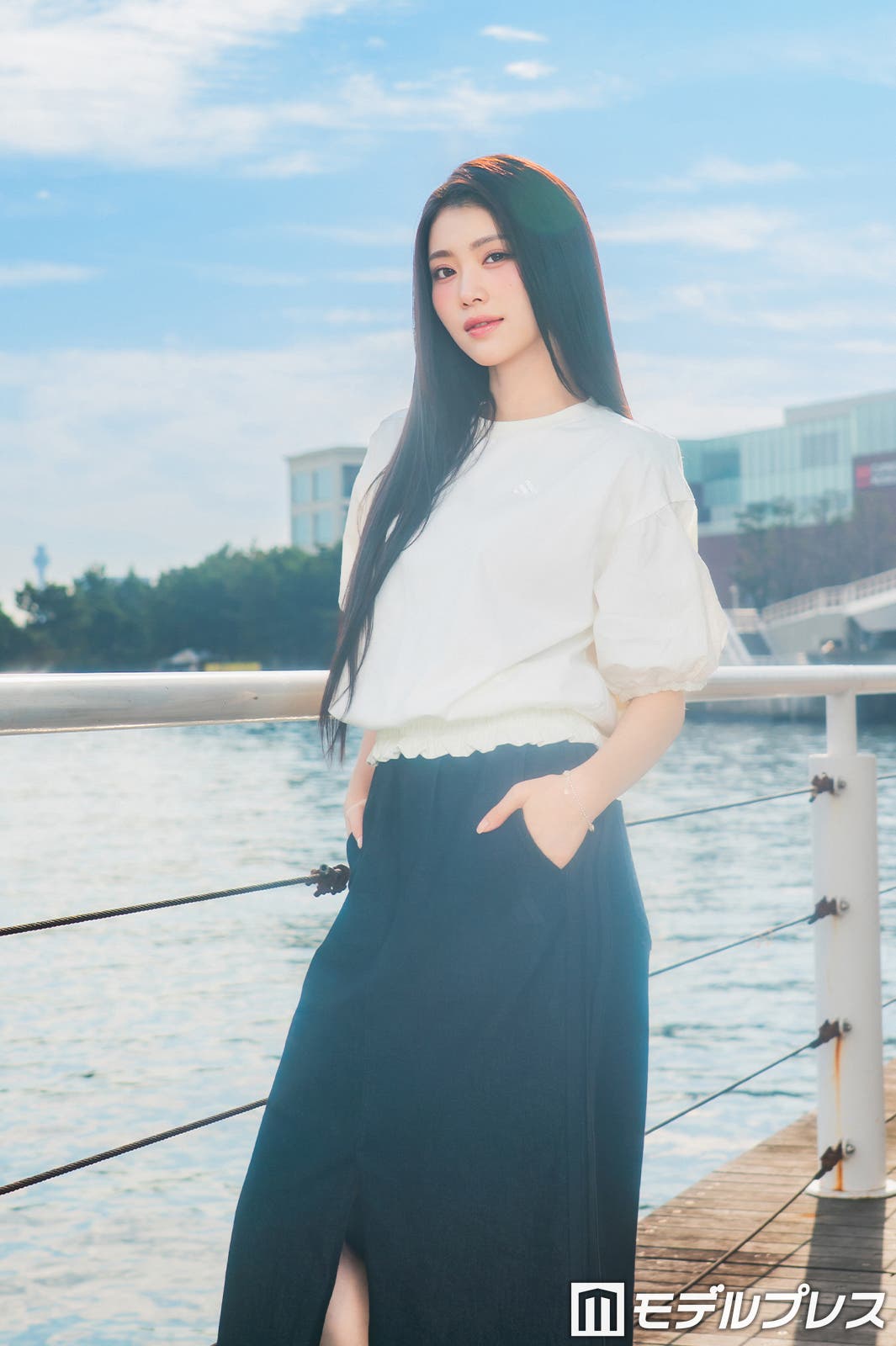 シャオティン/トップス ¥6,000 スカート ¥9,000(一般販売商品)(C)モデルプレス