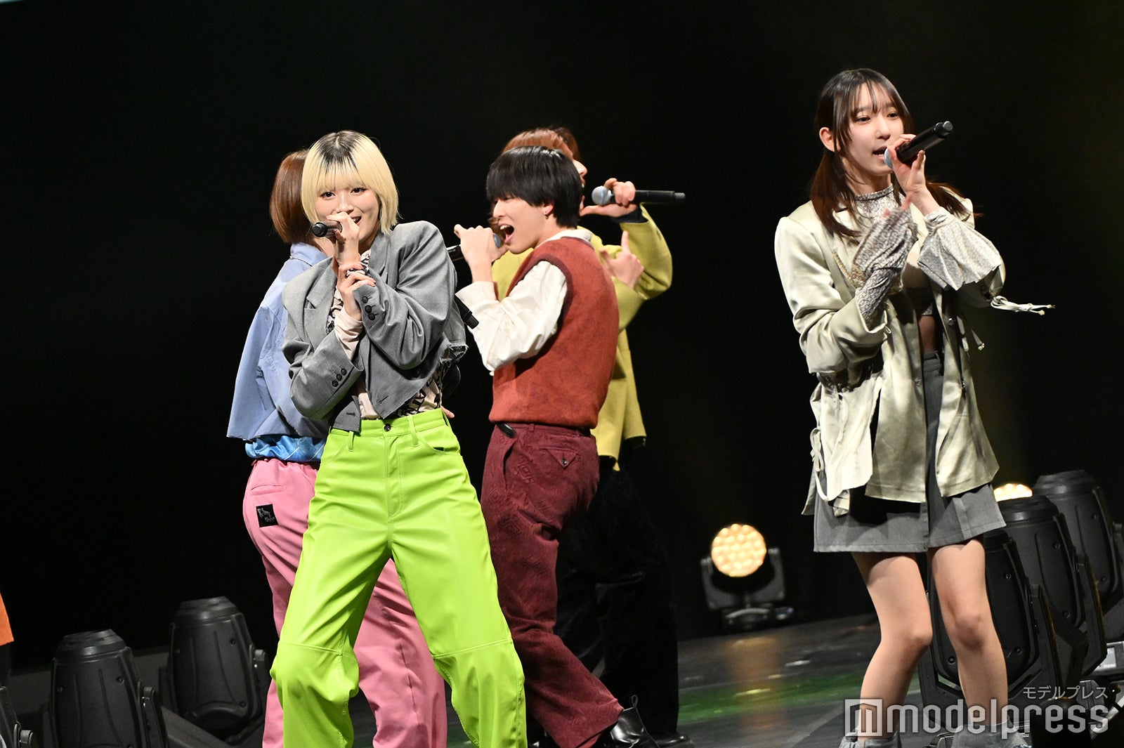 BiTE A SHOCK（C）モデルプレス