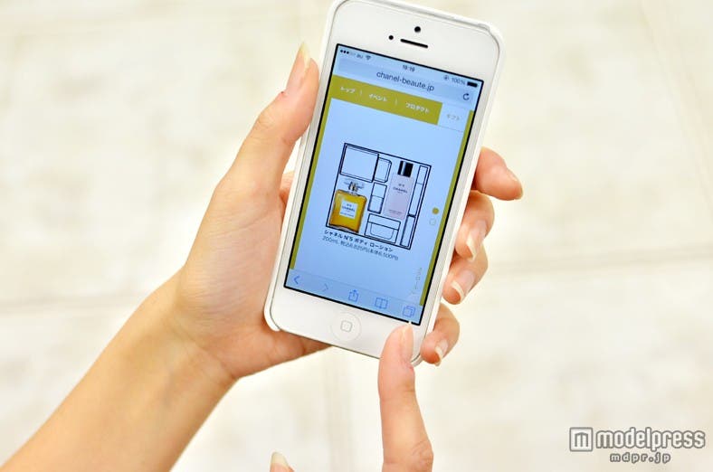 シャネルのスペシャルコンテンツでクリスマス気分を盛り上げて