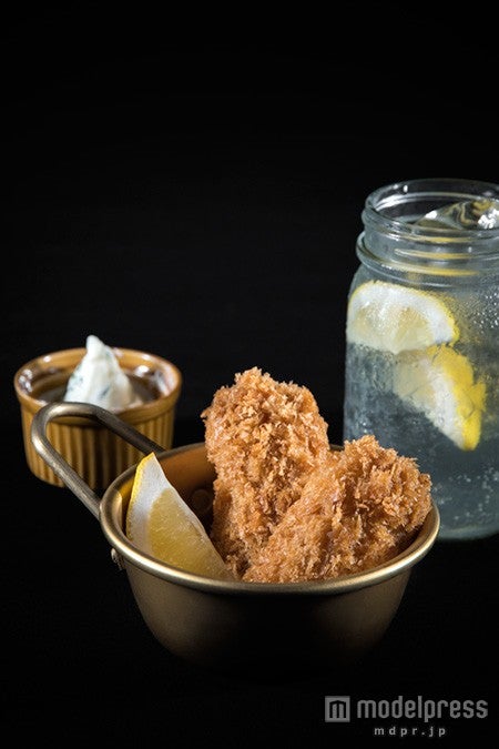 蟹のほぐし身がたっぷり入った「クラブケーキ」