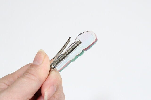 ダイソーのアクリル前髪クリップ