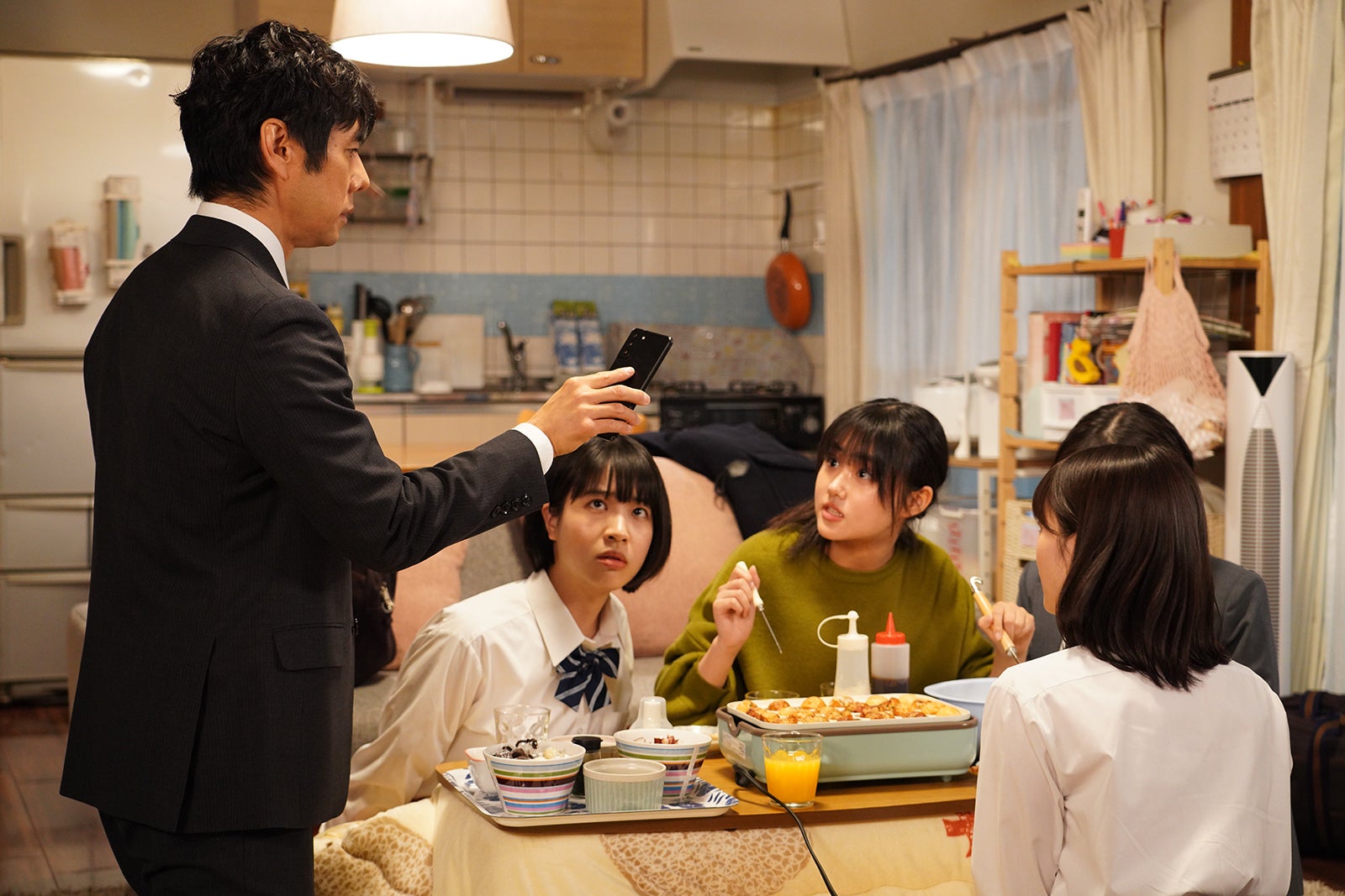 西島秀俊、原菜乃華／「真犯人フラグ 真相編」第16話より（C）日本テレビ