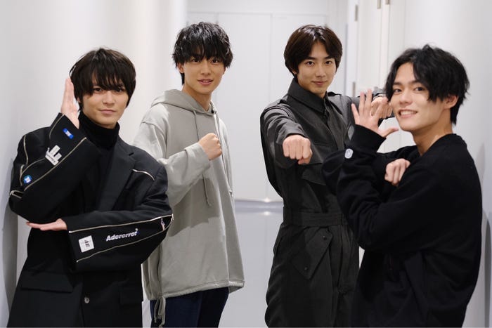 (左から)金子隼也、井上祐貴、駒木根葵汰、日向亘(C)ホリプロ