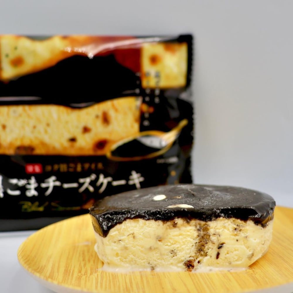 黒ごまチーズケーキ