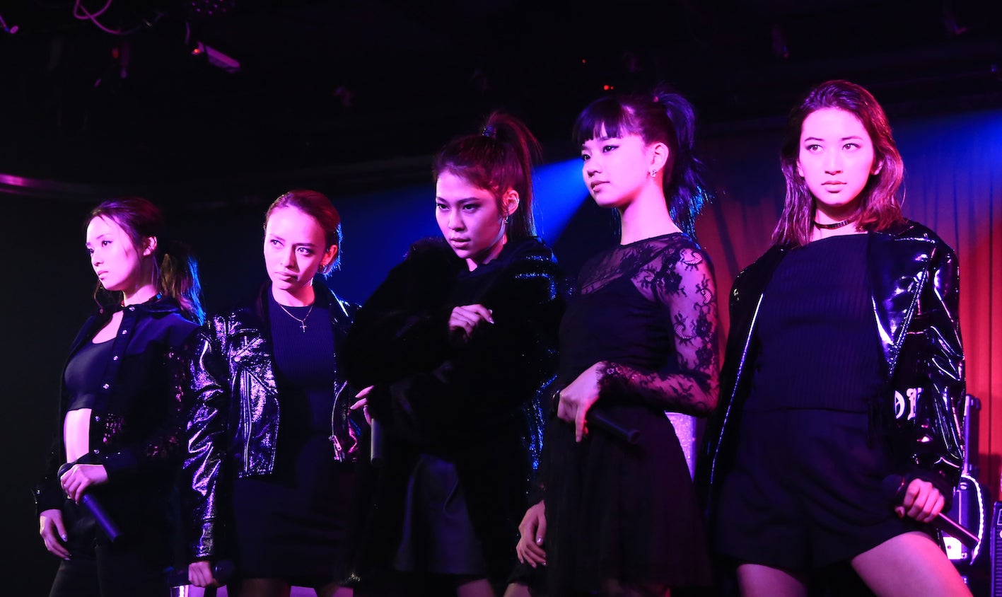 「WInding Road」Liveより（画像提供：avex）