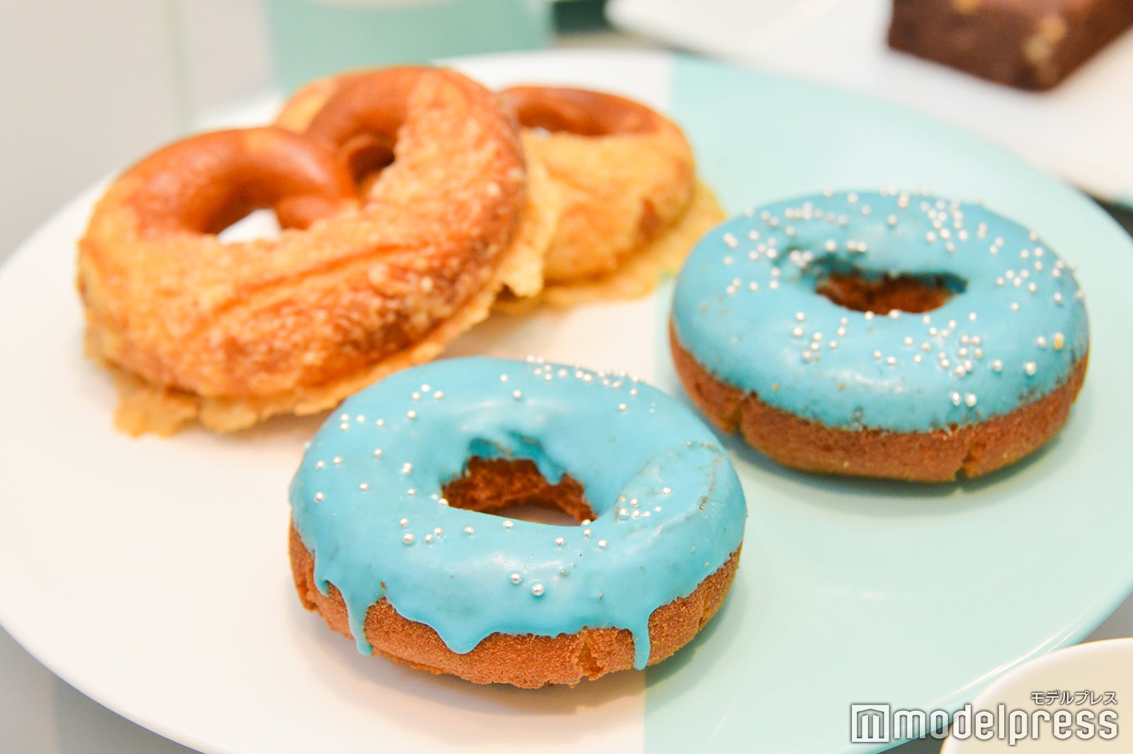NAOTOも驚いた“ティファニーブルー”のドーナツ（C）モデルプレス