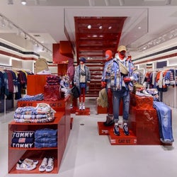 「トミー・ジーンズ」 原宿に初の単独路面店オープン