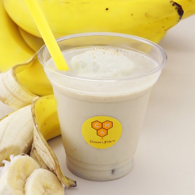 東京「Cheeseとはちみつ」の​はちみつバナナジュース チーズクリーム（画像提供：D＆Nコンフェクショナリー）