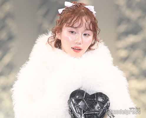 ばんばんざい・みゆ、ウェービー前髪×美脚見せコーデでガーリーな雰囲気纏う【サツコレ2025A/W】