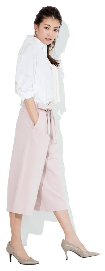 ガウチョパンツ¥9,200/PROPORTION BODY DRESSING カーディガン¥7,800/Mila Owen(Mila Owenルミネ新宿2/Mila Owen ルクア大阪店) シャツ¥13,200/FRAY I.D イヤリング¥14,000/NATURALI JEWELRY(NATURALI JEWELRY 西武渋谷店) パンプス¥14,000/ダイアナ(ダイアナ 銀座本店)(C)TOPLOG