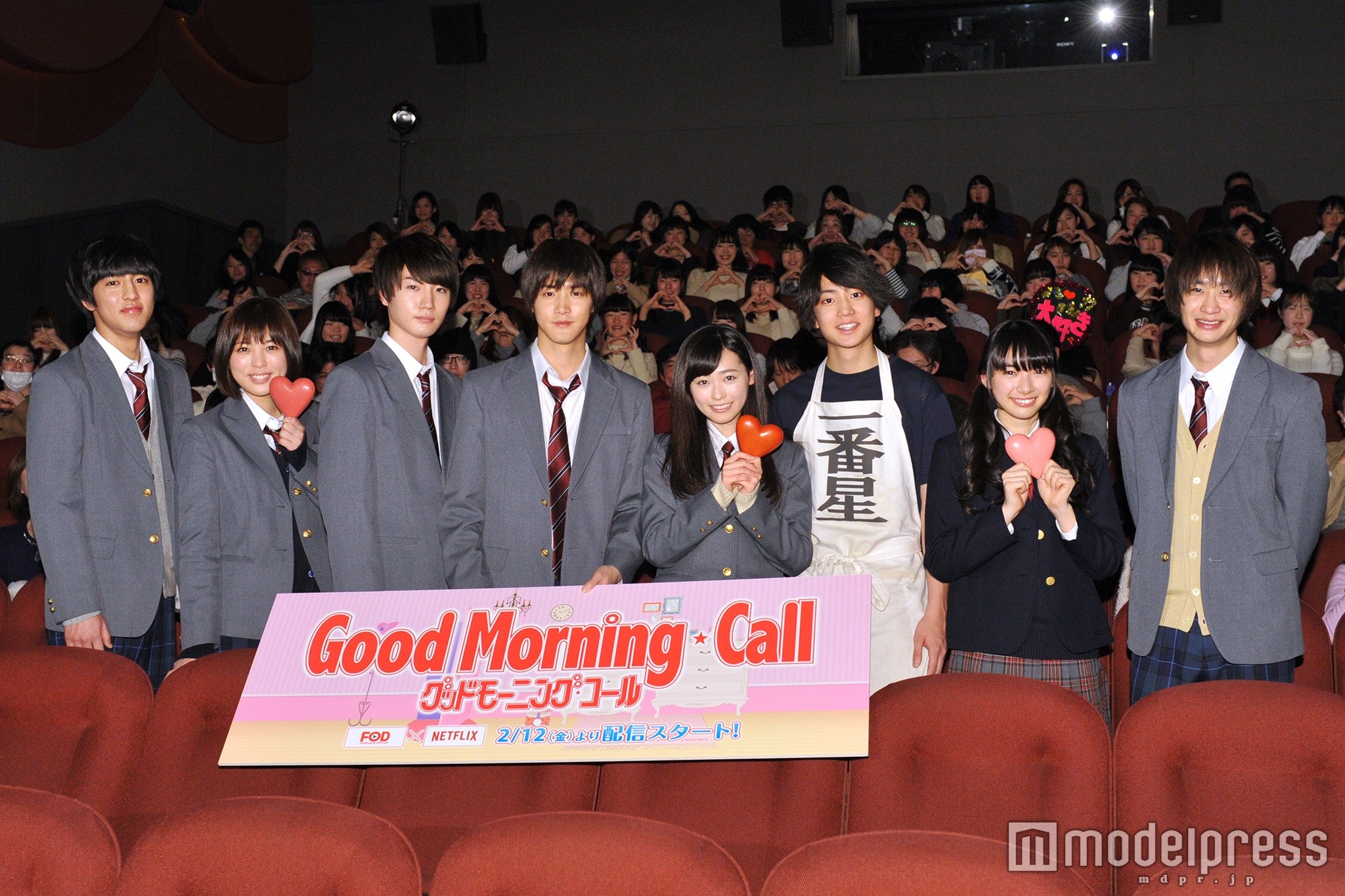 （左から）長澤航也、荒井萌、桜田通、福原遥、白石隼也、健太郎、田中日奈子、永嶋柊吾（C）モデルプレス