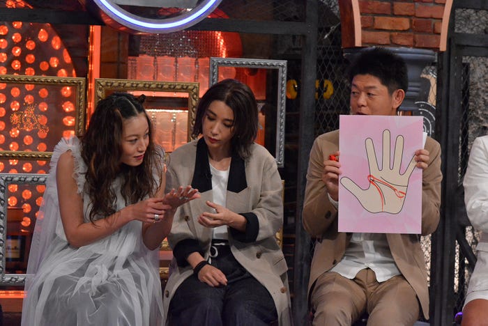 西山茉希、鈴木紗理奈、島田秀平(C)読売テレビ