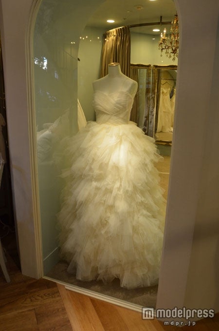 オリジナルウェディングドレスライン「BONHEUR ET REVE DE FILLE（ボヌール エ レーヴ ドゥ フィーユ）」。贅沢なチュール使いでゴージャスに。