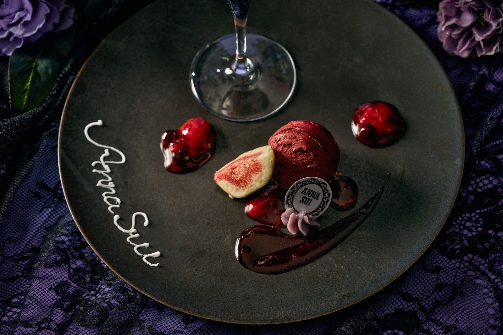 ファンタジー＆ローズ アフタヌーンティー with ANNA SUI／提供画像