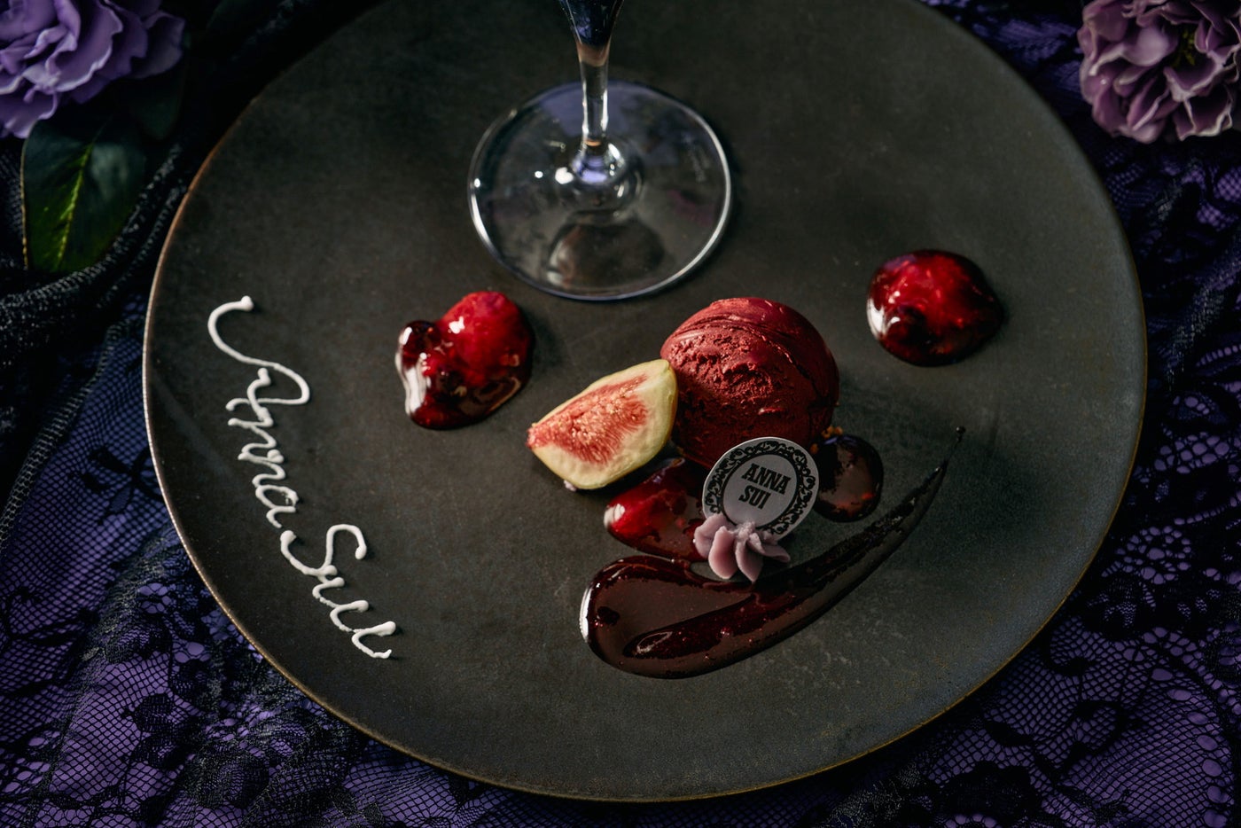 ファンタジー＆ローズ アフタヌーンティー with ANNA SUI／提供画像