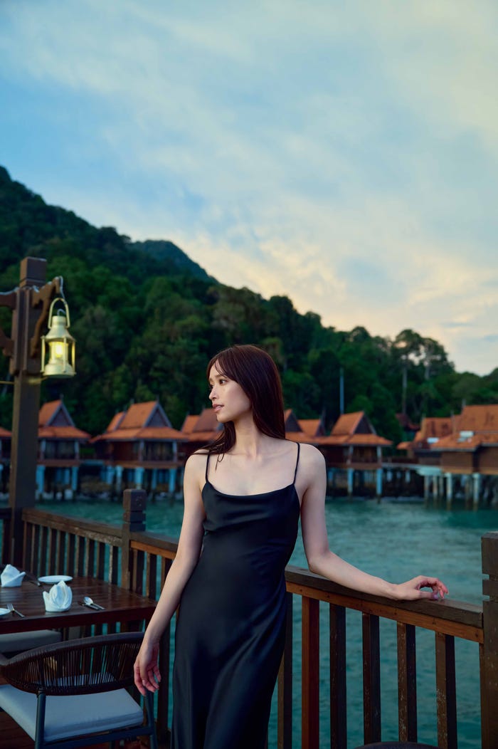 「日向坂46佐々木久美1st写真集」楽天ブックス限定版裏表紙:撮影/藤原宏