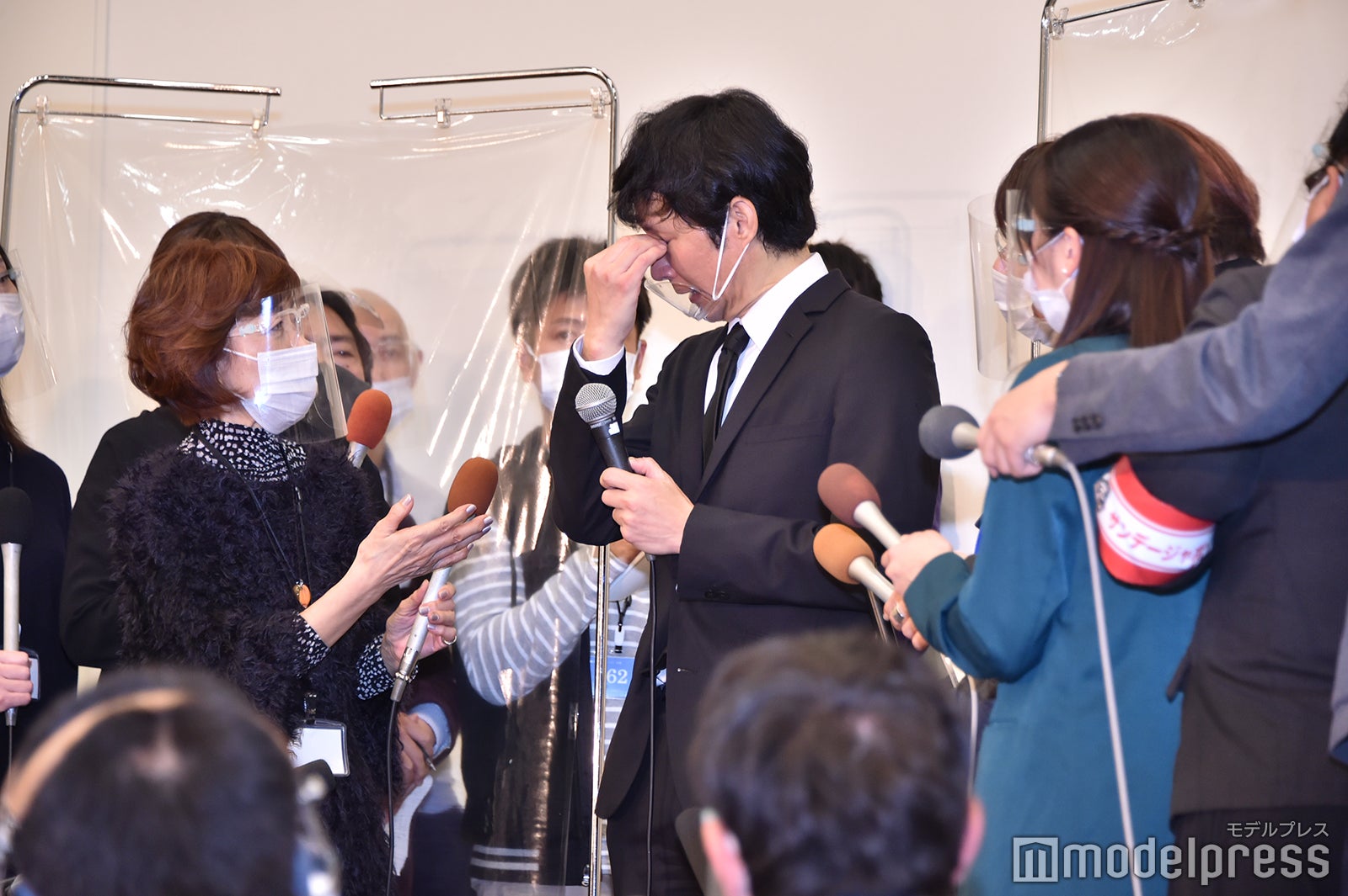 渡部建謝罪会見の様子 （C）モデルプレス