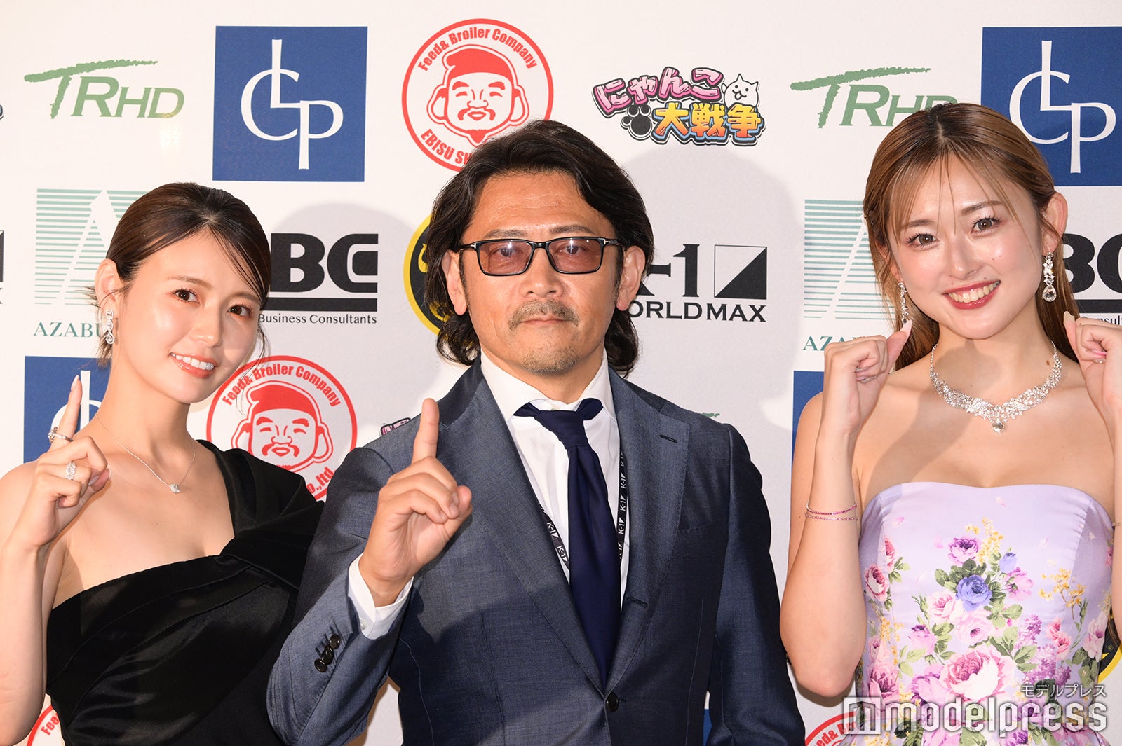 井口綾子、カルロス菊田プロデューサー、ゆうちゃみ（C）モデルプレス