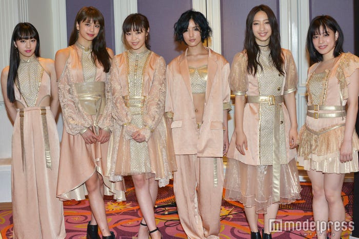 Flower(左から:重留真波、佐藤晴美、鷲尾伶菜、藤井萩花、坂東希、中島美央) (C)モデルプレス