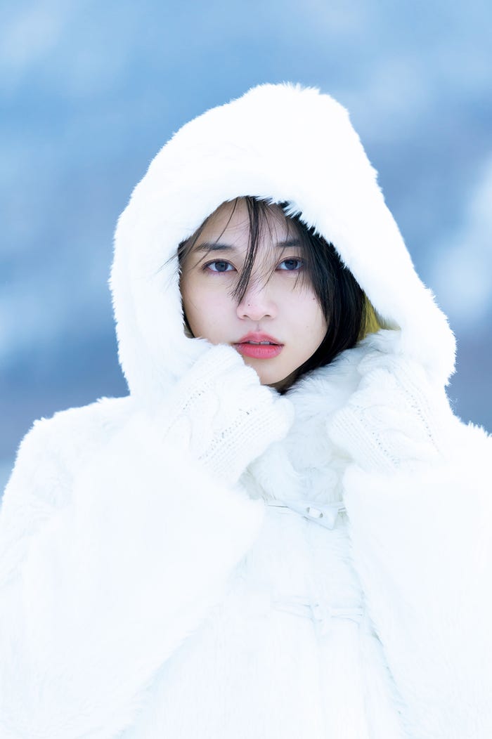 「牧野真莉愛全集 2018-2022」より(画像提供:ワニブックス)