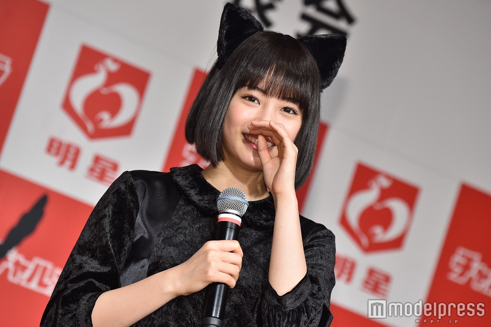 広瀬すず ネコ被っています 黒ネコのコスプレで登場 モデルプレス 広瀬すず ネコ被っています 黒ネコのコスプレで登場 モデルプレス