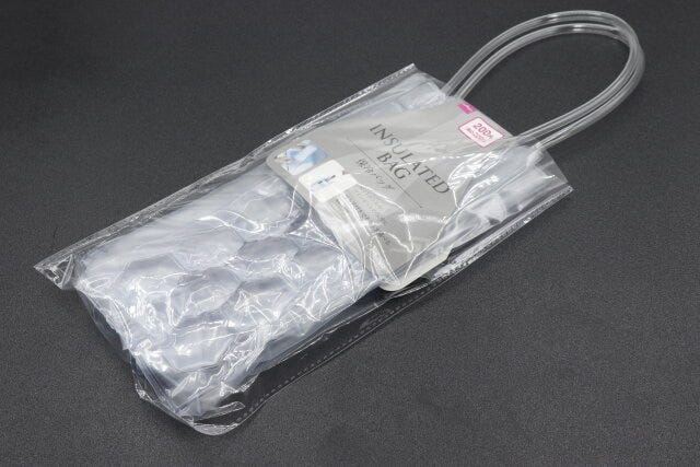 ダイソーの保冷バッグのパッケージ