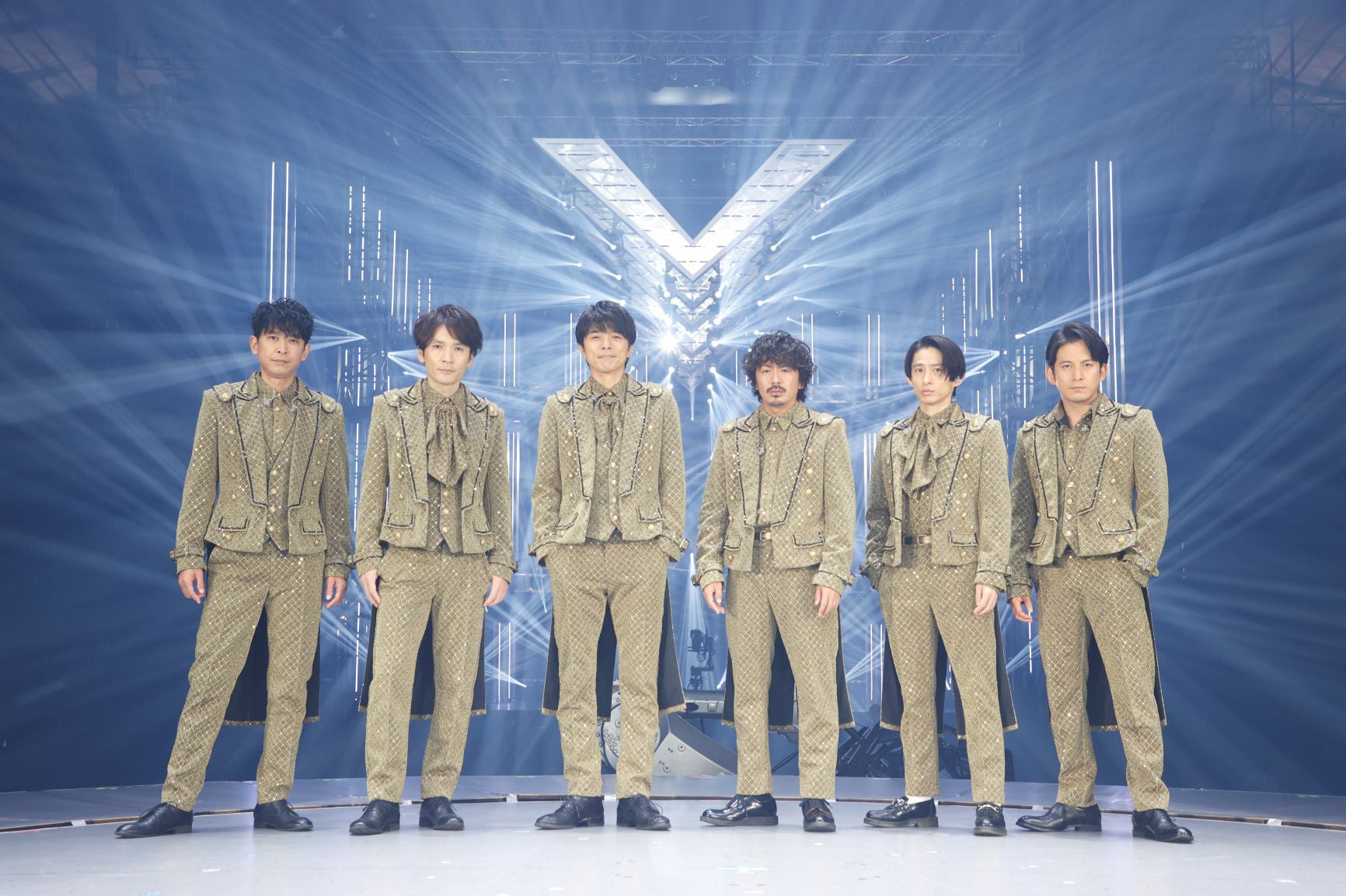 V6、デビュー25周年記念配信ライブ開催　自己プロデュース＆攻めのセットリスト＜レポ＞
