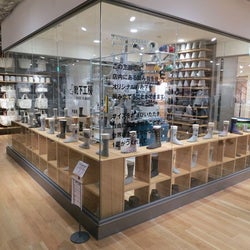 無印良品、メイド・イン錦糸町の靴下 店内の編み機で