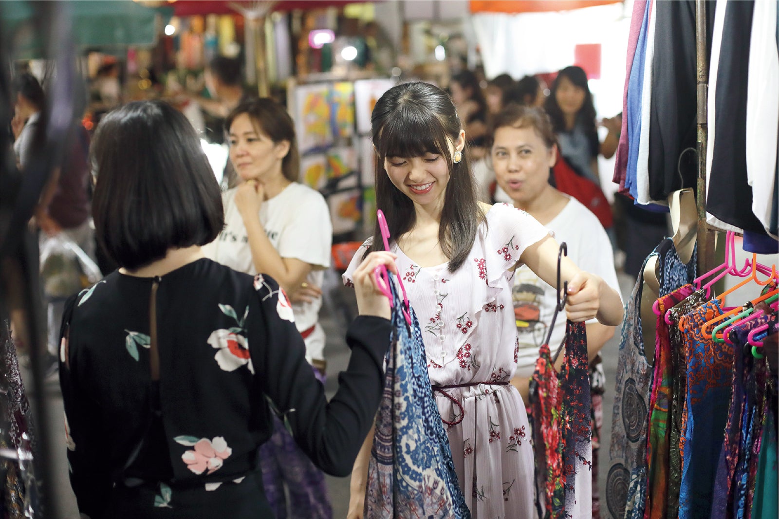 チェンマイを観光（C）鈴木健太、光文社