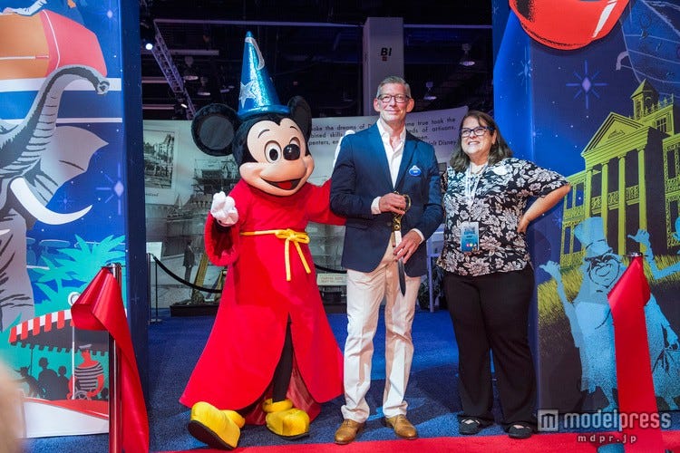 ディズニーファンの祭典 D23 ミッキー参加のレセプションパーティー開催 ジョン ラセターもサプライズ登場 モデルプレス現地取材 モデルプレス ディズニーファンの祭典 D23 ミッキー参加のレセプションパーティー開催 ジョン ラセターもサプライズ登場 モデルプレス現地取材 モデルプレス