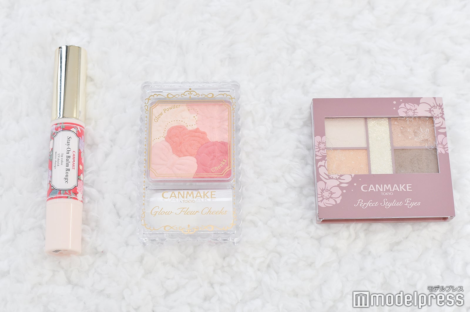 【3】使用コスメ※すべてCANMAKE
（左から）ステイオンバームルージュ[12]リトルプラムキャンディ、グロウフルールチークス[13]ジューシーポップフルール、パーフェクトスタイリストアイズ[16]ダブルサンシャイン／すべてCANMAKE（C）モデルプレス