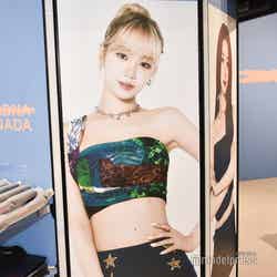 『LE SSERAFIM FAN MEETING ‘FEARNADA’ 2024 S/S - JAPAN POP-UP STORE』内装(C)モデルプレス