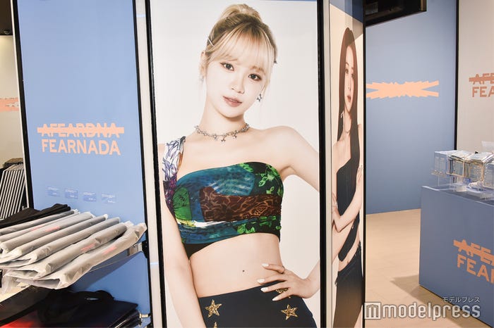 『LE SSERAFIM FAN MEETING ‘FEARNADA’ 2024 S/S - JAPAN POP-UP STORE』内装(C)モデルプレス