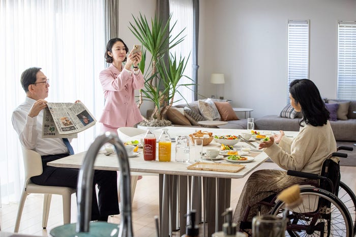 坂東彌十郎、黒木華、小雪「銀河の一票」第1話(C)カンテレ・フジテレビ