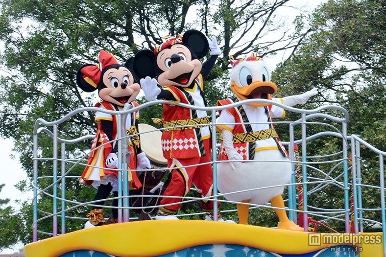 「おんどこどん！」ミッキー、ミニー、ドナルド