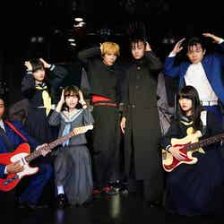 （左から）矢本悠馬、橋本環奈、清野菜名、賀来賢人、伊藤健太郎、若月佑美、太賀（C）NTV