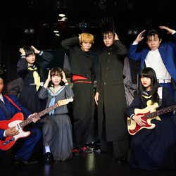モデルプレス - 賀来賢人ら「今日から俺は!!」キャストでバンド結成 80年代の名曲歌唱