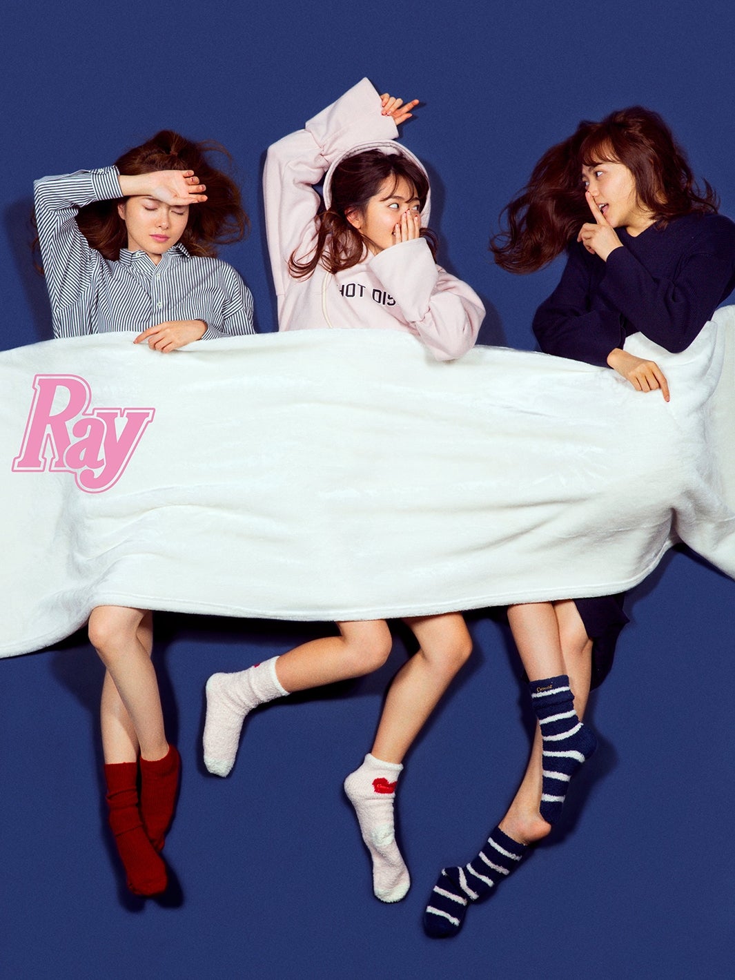 ひとつのブランケットを3人でシェア（画像提供：主婦の友社）