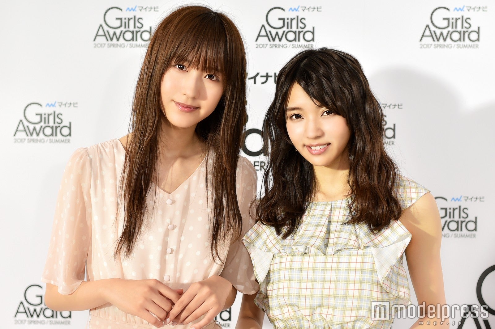 小林由依（右）土生瑞穂（左）／（C）モデルプレス
