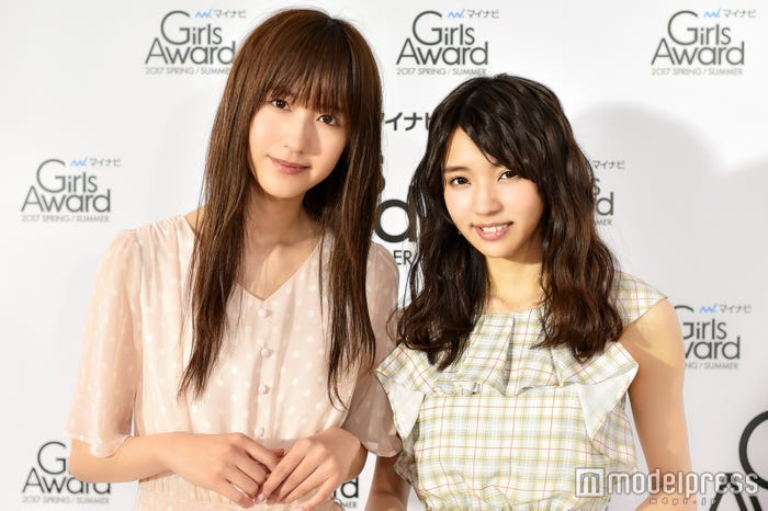 小林由依(右)土生瑞穂(左)/(C)モデルプレス