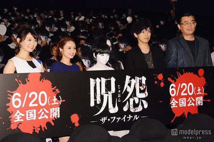 左より:おのののか、平愛梨、小林颯、最所美咲、桐山漣、落合正幸監督