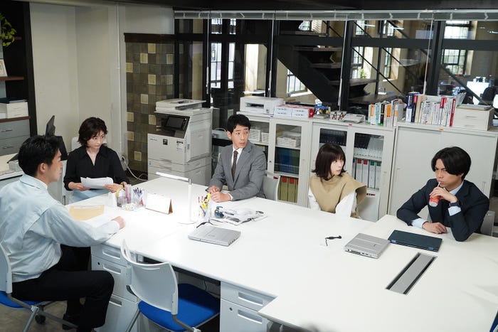 高橋努、常盤貴子、野間口徹、芳根京子、重岡大毅「それってパクリじゃないですか?」第7話より(C)日本テレビ