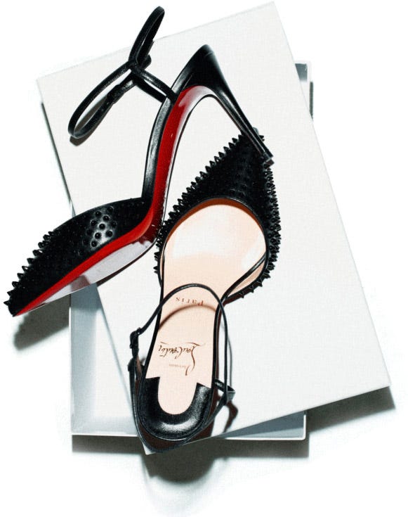 「ミニスパイクのアンクルストラップ」129,000円/Christian Louboutin(C)TOPLOG