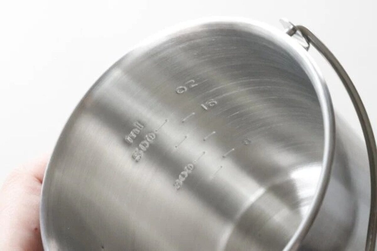 ダイソー　レジャークッカー（吊り下げ、取っ手付）　目盛り　計量