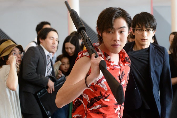 吉村界人、吉沢亮／「GIVER 復讐の贈与者」第1話より（C）テレビ東京