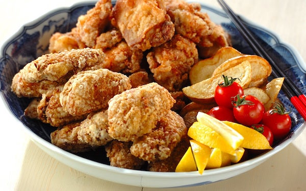 子どもから大人まで大好き！　鶏唐揚げとフライドポテト