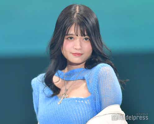 景井ひな、SEXY美バスト際立つ変形ニット姿でランウェイ<札幌コレクション 2023 A/W>