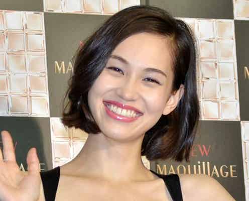 水原希子、投げキスで艶めく色気にうっとり