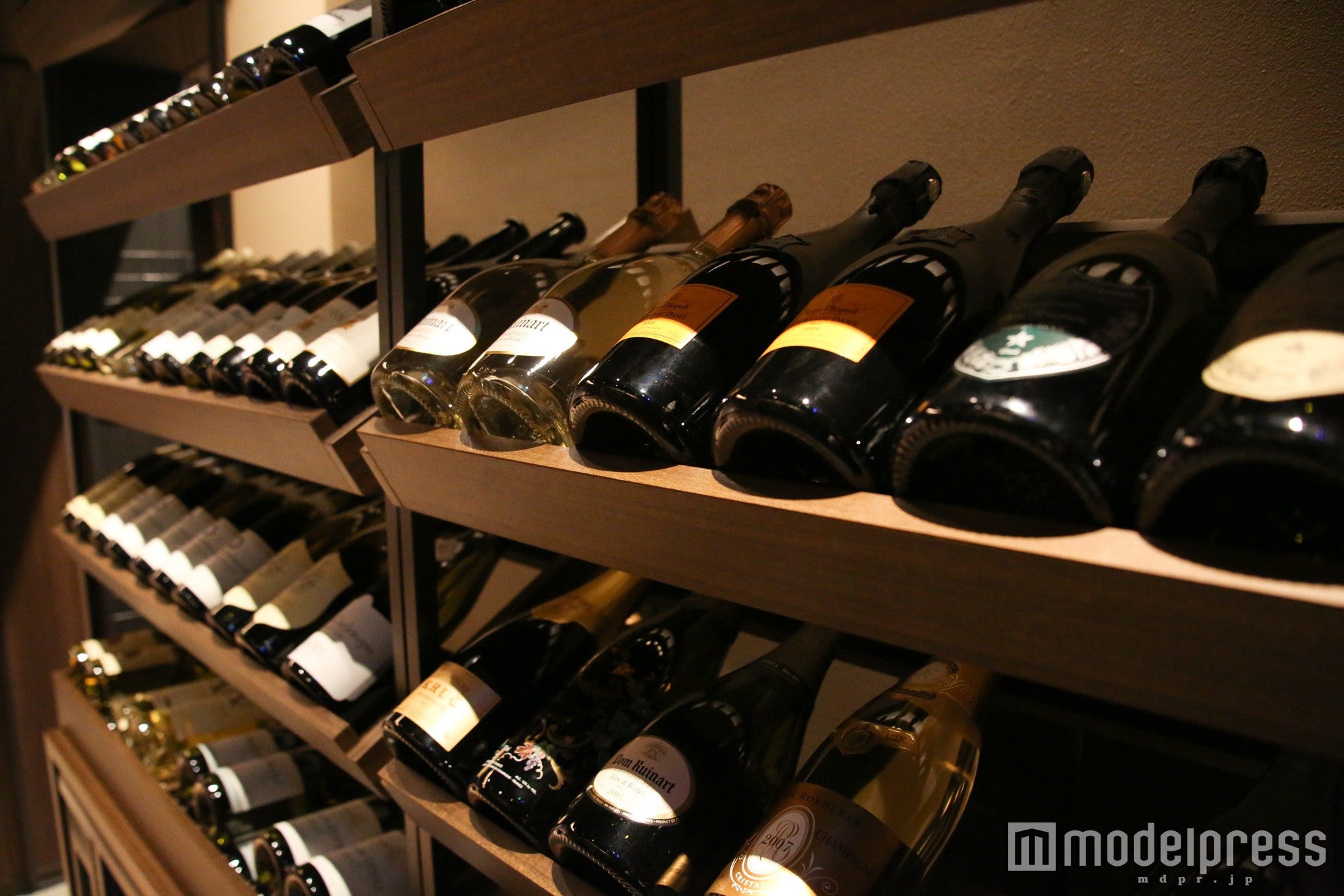 様々な銘柄のワインがずらり（C）モデルプレス